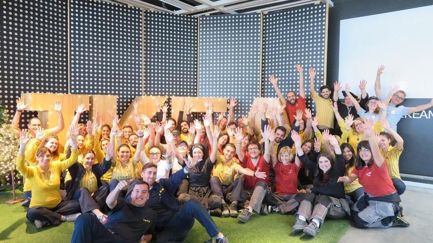 El equipo de Ikea Málaga celebra el galardón.