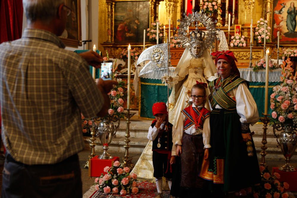 Desfile y ofrenda a la Virgen de la Concha