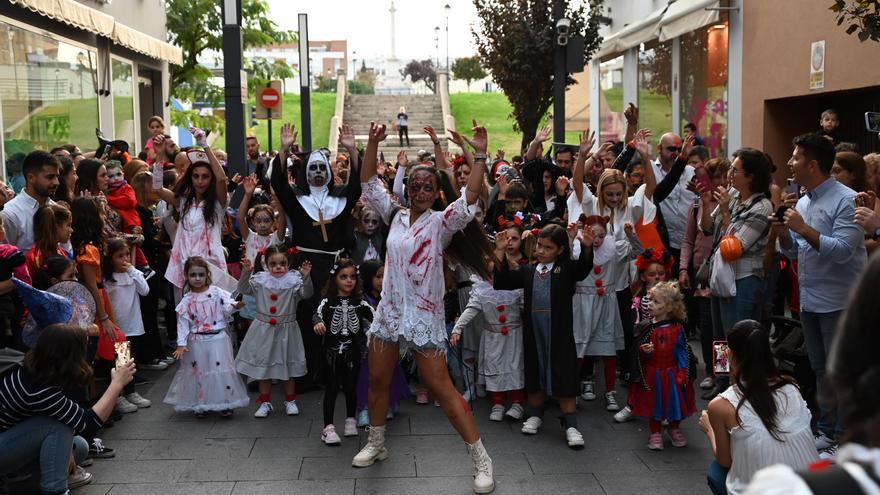 Más de 300 personas participan en el flash mob de Halloween en Menacho, en Badajoz