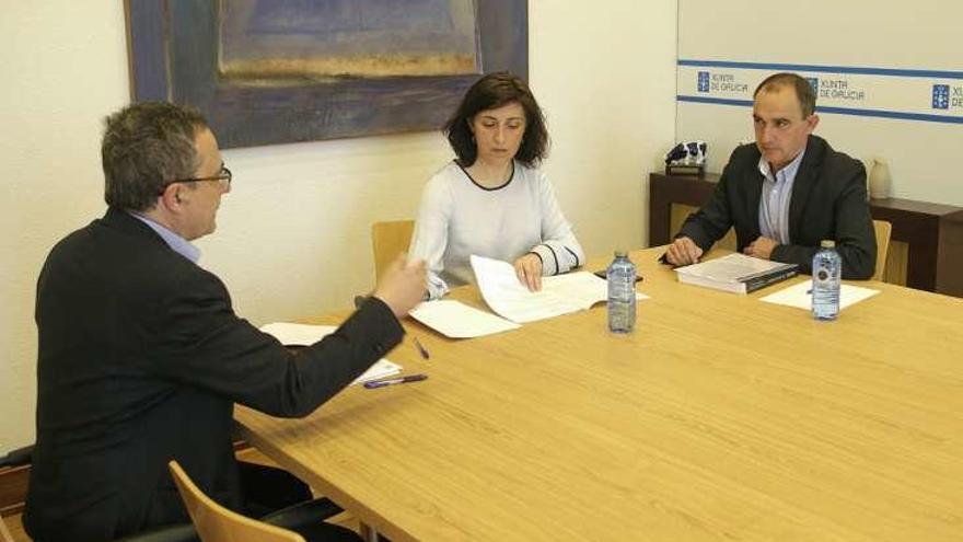 Reunión de Vázquez con el alcalde de Arnoia. // FdV