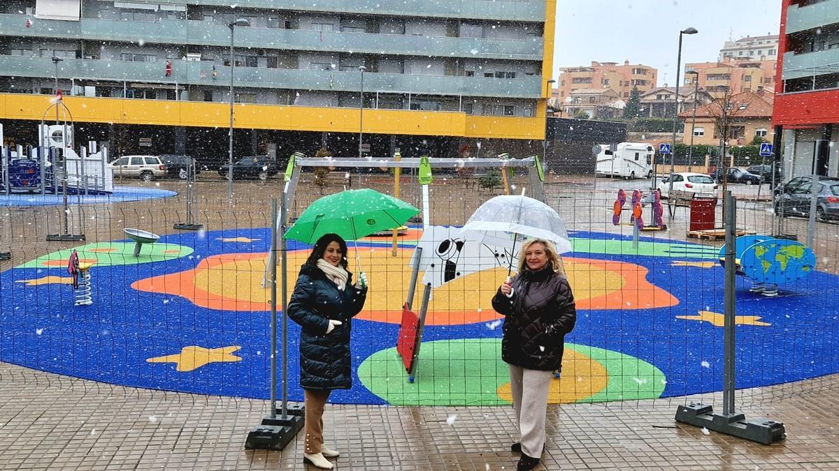 La alcaldesa de Teruel, Emma Buj, junto concejala María Pilar Sánchez.