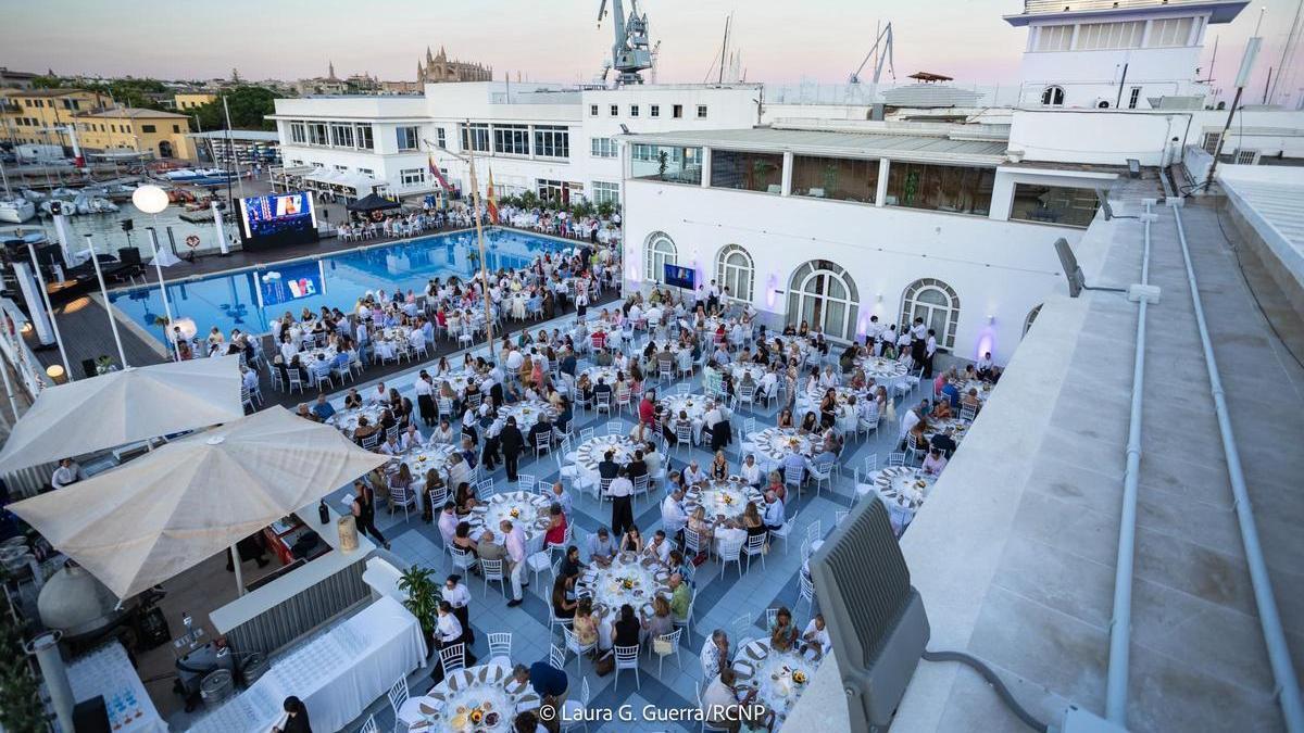 Panorámica de las terrazas del RCNP durante la cena del 78 aniversario de la entidad.