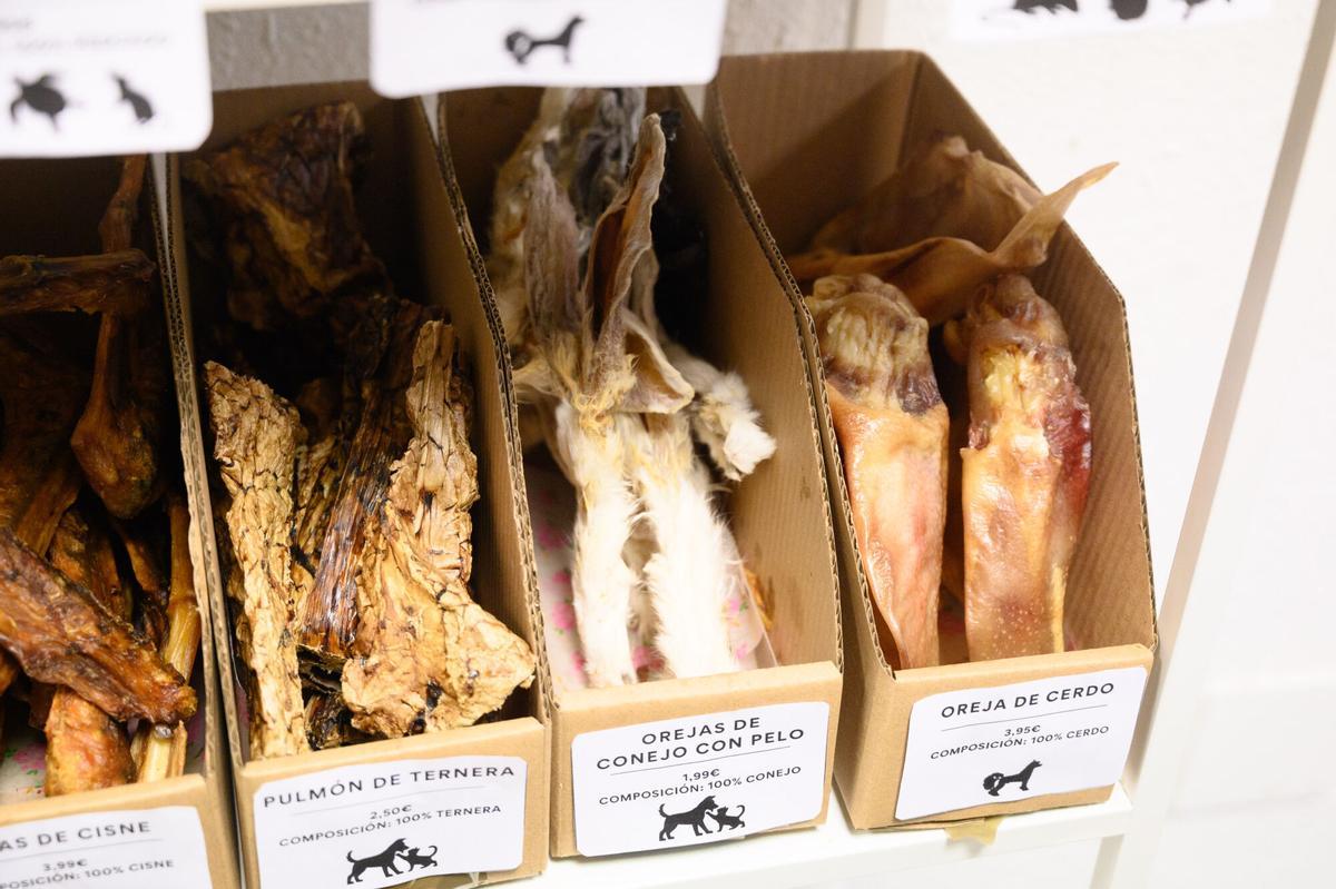 En imágenes | Así es la primera pastelería para mascotas en Aragón