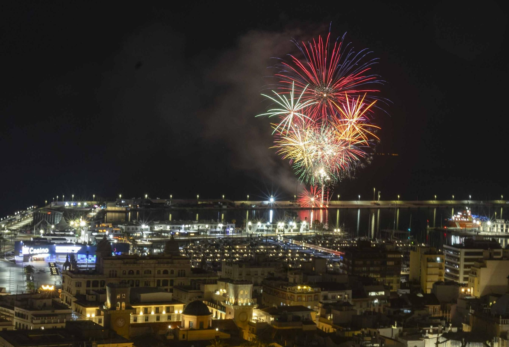El castillo por el 9 d'Octubre lanzado en Alicante por Coeters Dragons