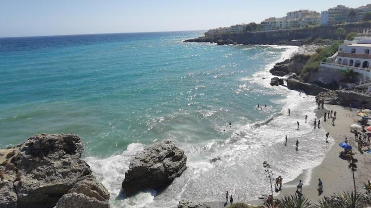 Playa El Salón de Nerja