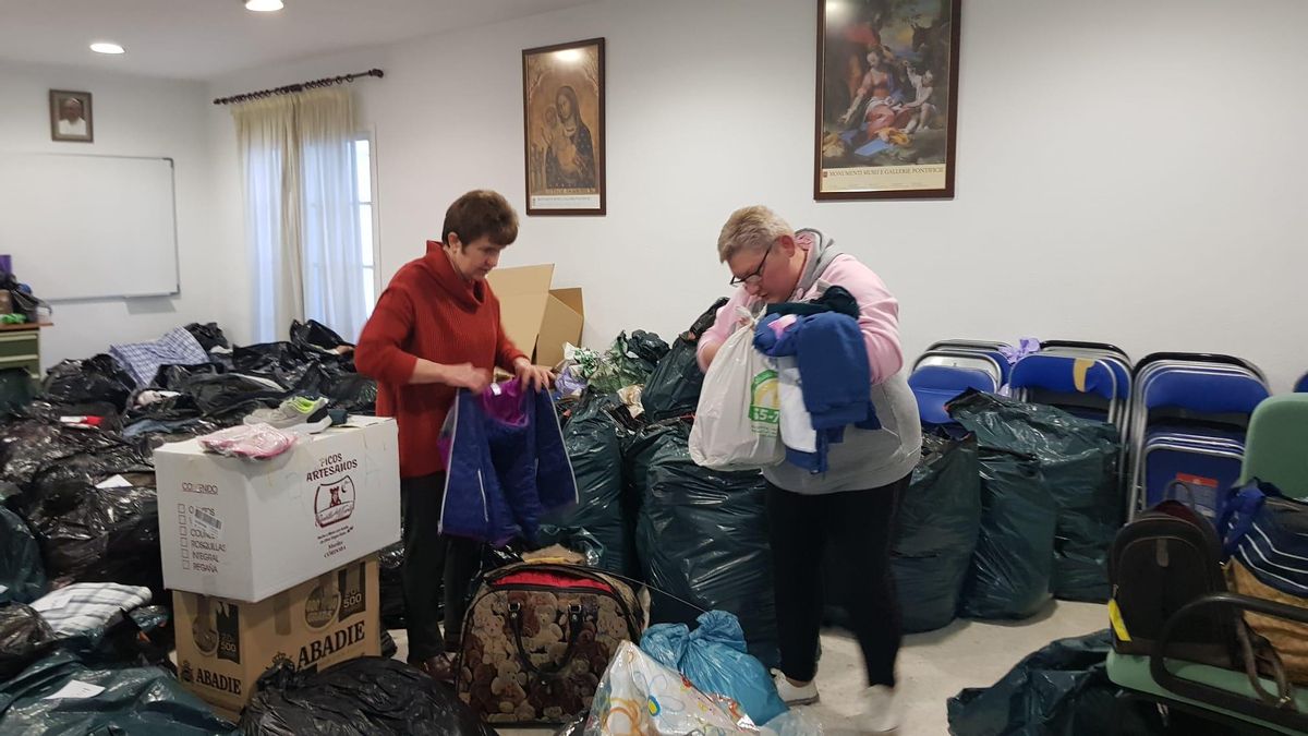 La asociación Moia Ukrayina de Lucena prepara su segundo envío en un trailer de ayuda a Ucrania.