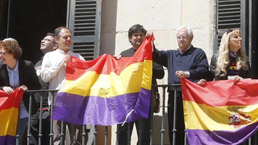 La bandera republicana, ¿otro conflicto del tripartito?