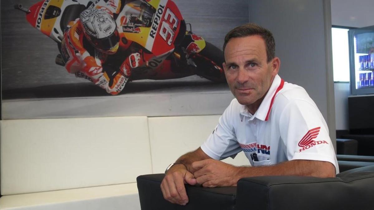 Alberto Puig, máximo responsable deportivo de Honda, en el hospitality del equipo Repsol Honda.