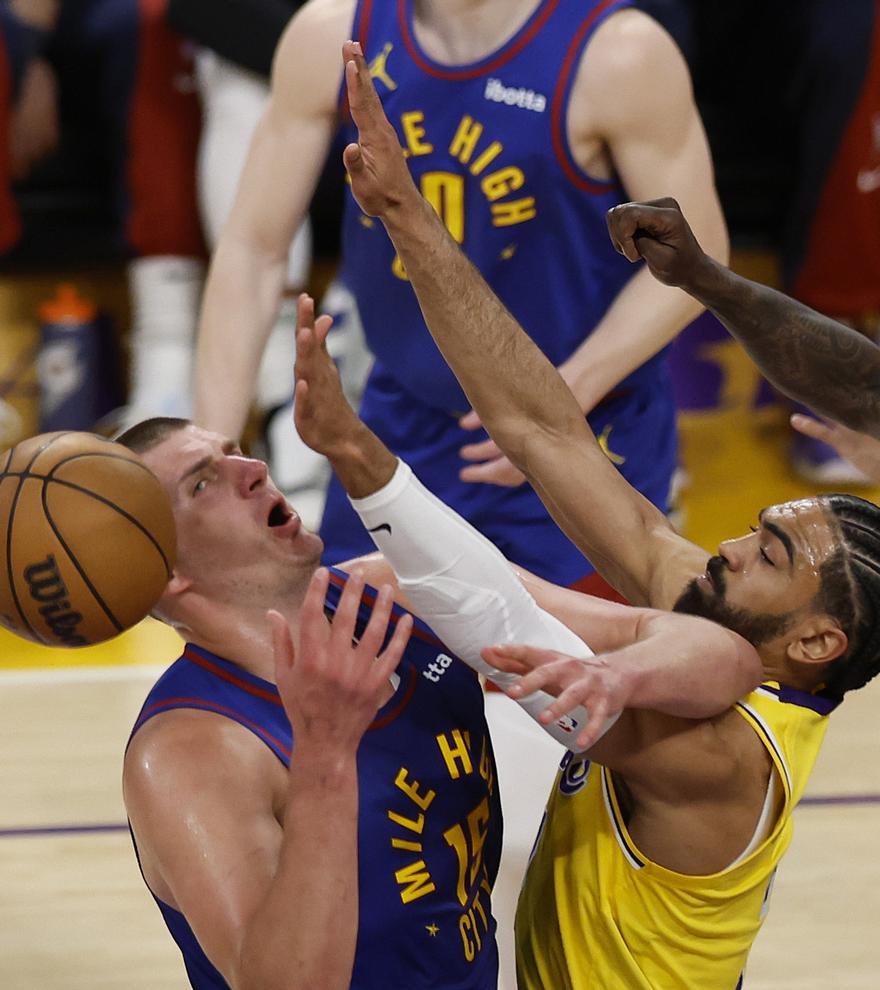 Los Nuggets dejan a los Lakers al borde del abismo