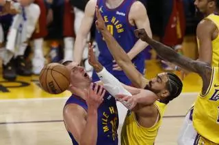 Los Nuggets dejan a los Lakers al borde del abismo