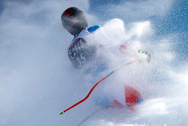Gilles Roulin reacciona al cruzar la línea de meta del descenso de la Copa del Mundo de esquí alpino FIS en Wengen,