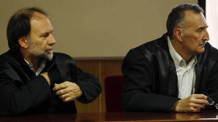 Los abogados condenados, en el juicio en Vigo en 2013. // M.G.B.
