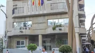 Torrevieja: El director legal del Ayuntamiento alerta de las "consecuencias jurídicas" de usar solo contratos menores