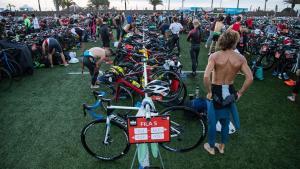 La zona de aparcamiento de bicis, durante la última edición del triatlón barcelonés.