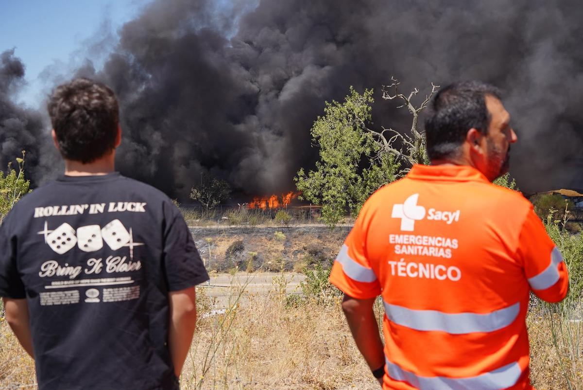 GALERÍA | Las imágenes del incendio en la planta de residuos Zaresa de Roales