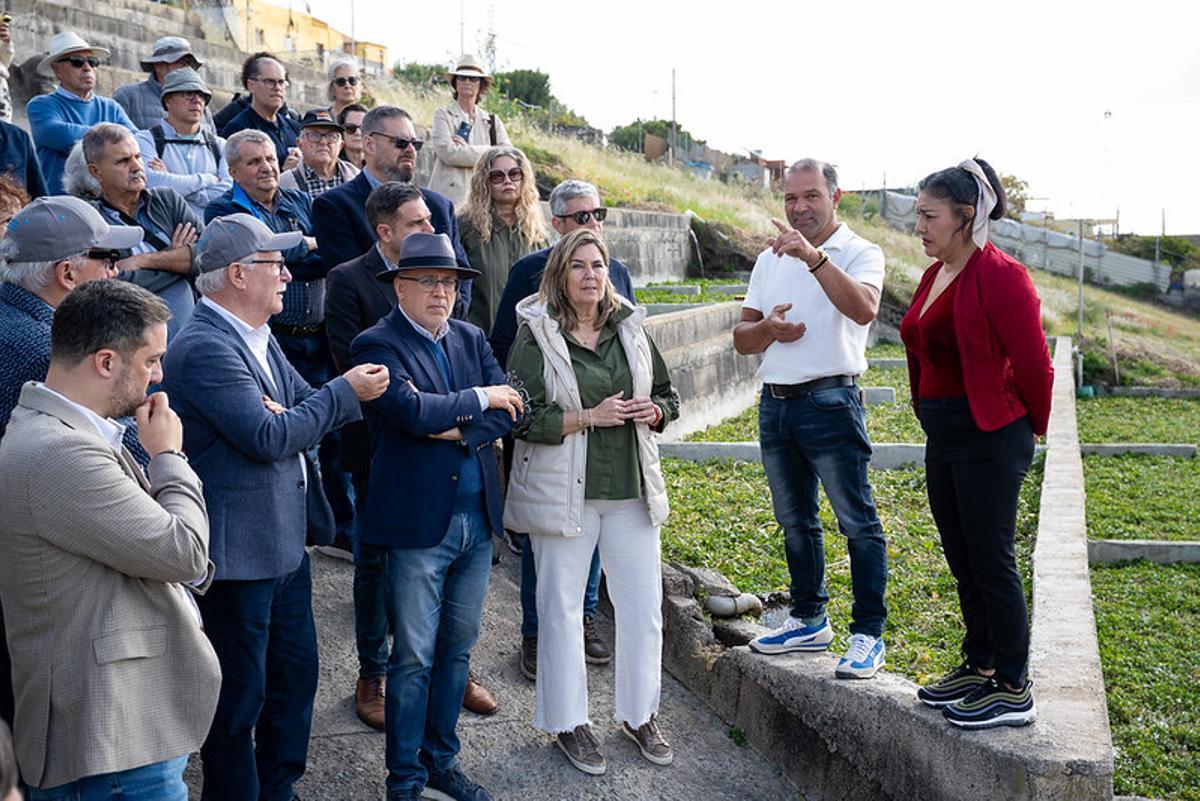 El presidente Antonio Morales durante su visita a las berreras de La Solana en Telde.