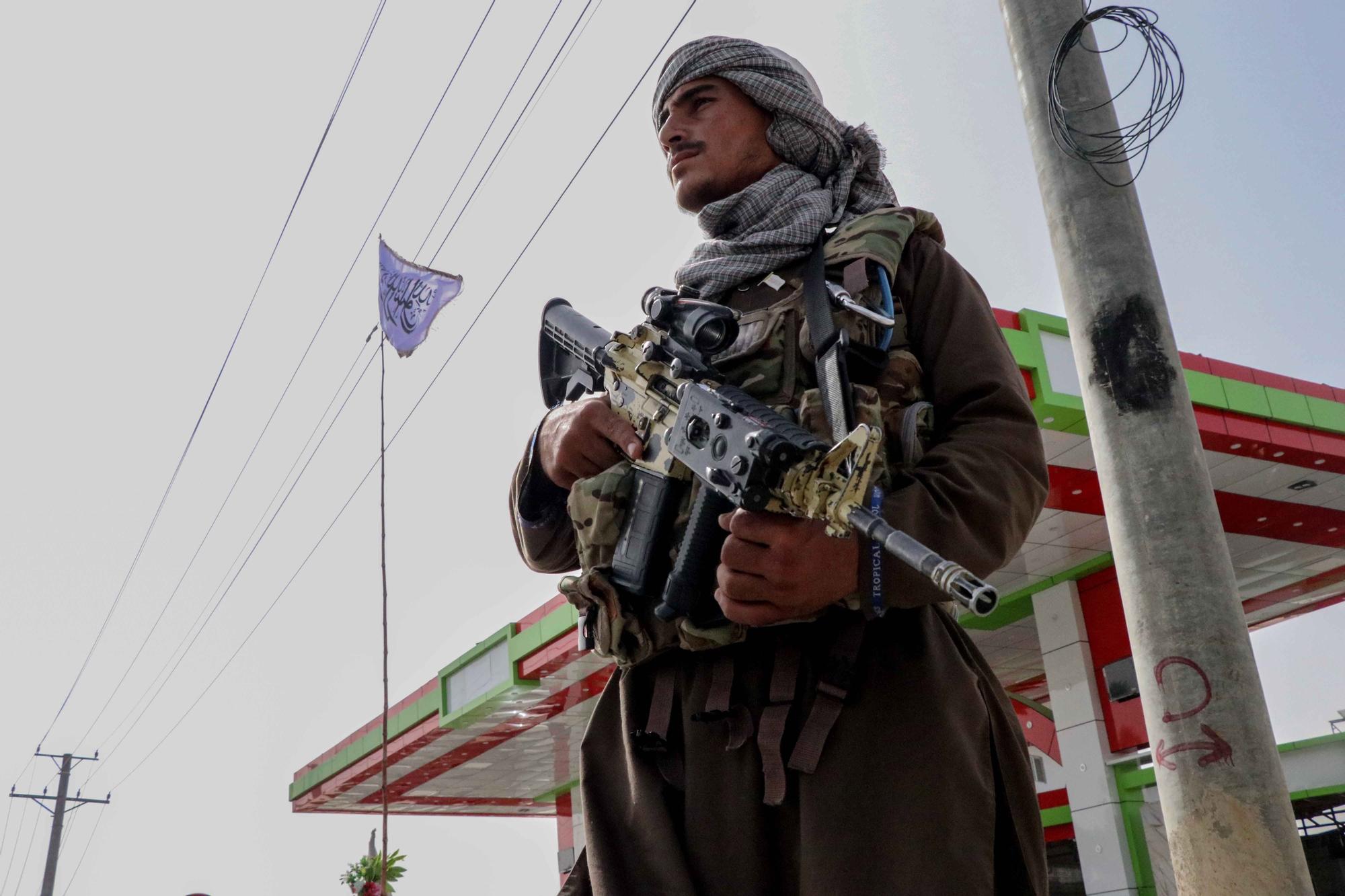 Los talibanes ya patrullan por las calles de Kabul