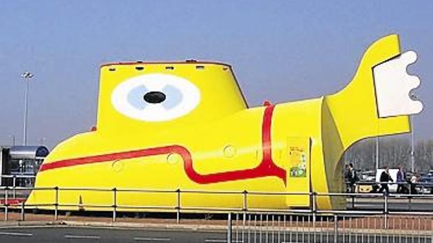 La foto del Submarino amarillo en el aeropuerto de Liverpool-John Lennon