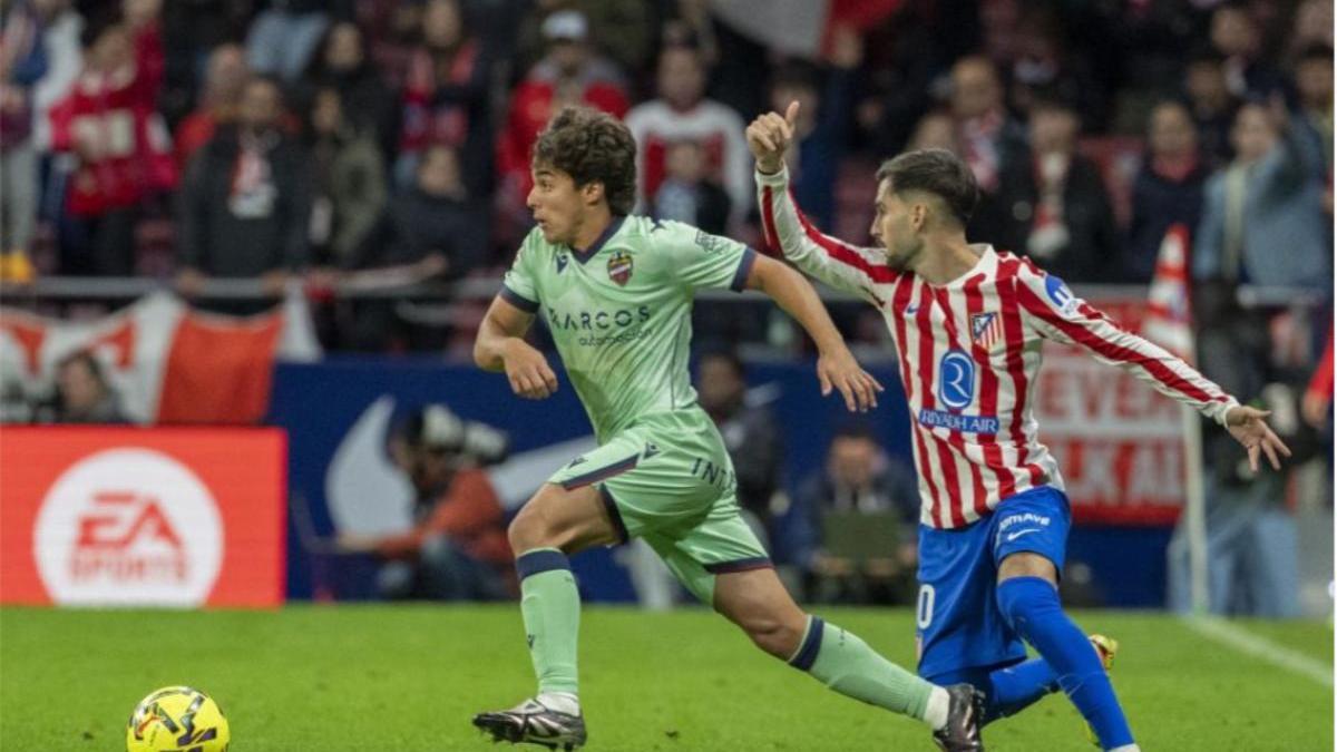Carlos Álvarez, durante el encuentro del Levante ante el Atlético en el Metropolitano