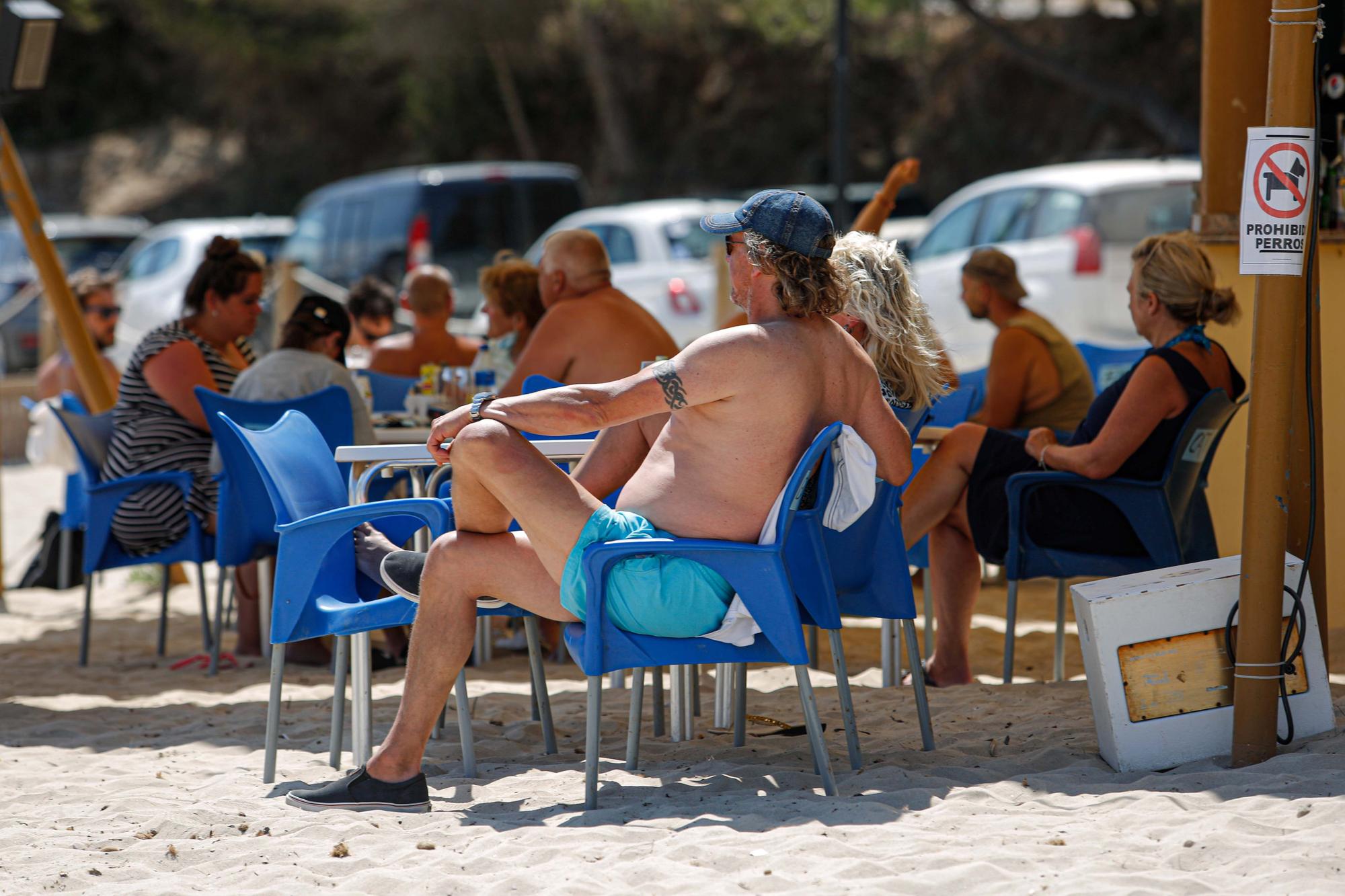 Cala Llonga sale del letargo