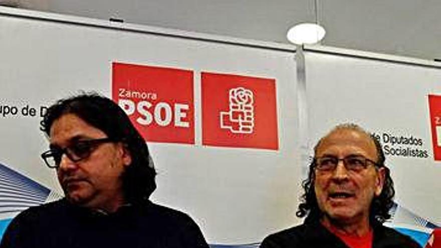 A la izquierda, Roberto Cisneros, que pasa del PSOE al PP.