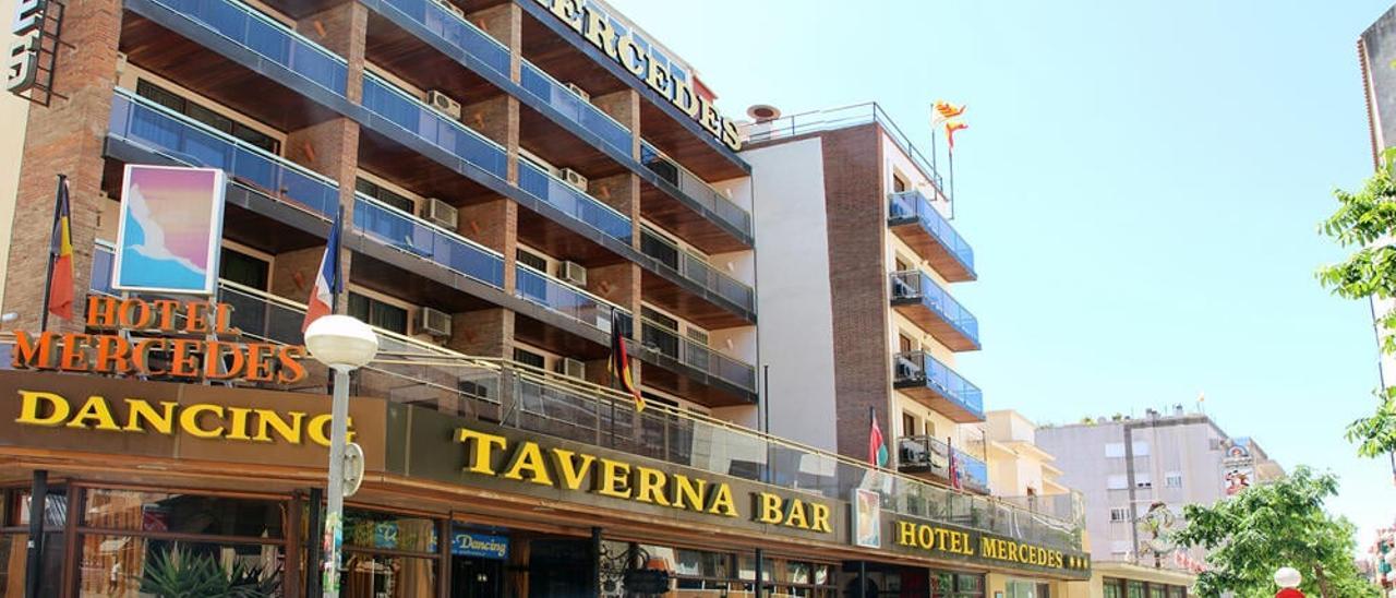 Exterior de l'Hotel Mercedes de Lloret, un dels establiments en venda al portal Idealista.