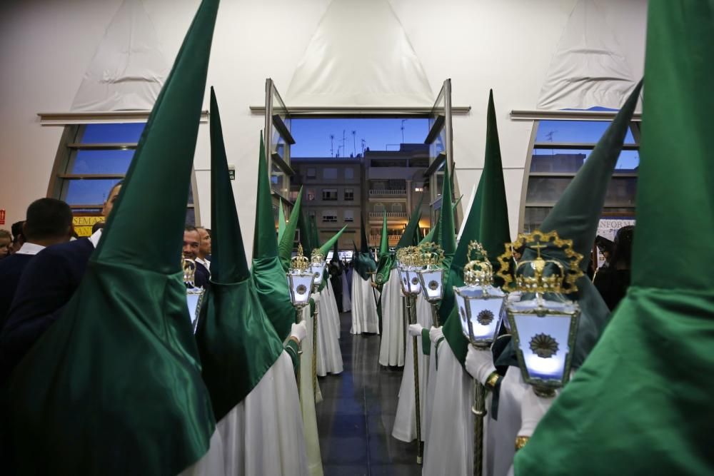 Domingo de Ramos: Procesión de Las Mantillas en Torrevieja con Nuestra Señora de La Esperanza y de La Paz