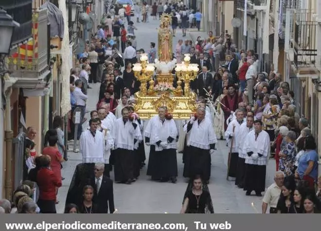 Almassora se postra ante la Mare de Déu del Roser