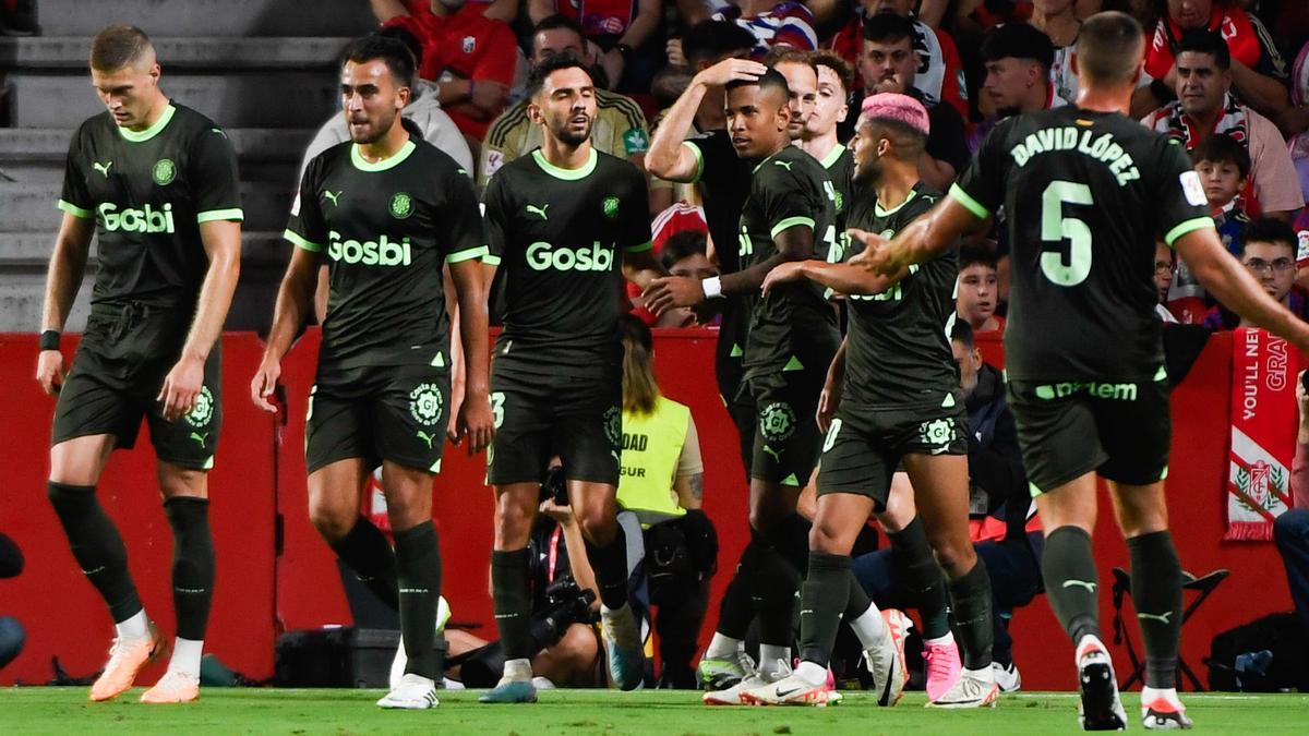 El Girona celebra uno de los goles ante el Granada.