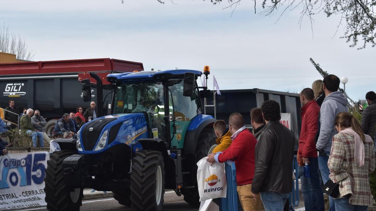 Imagen del concurso de maniobrabilidad con tractor del año 2022.