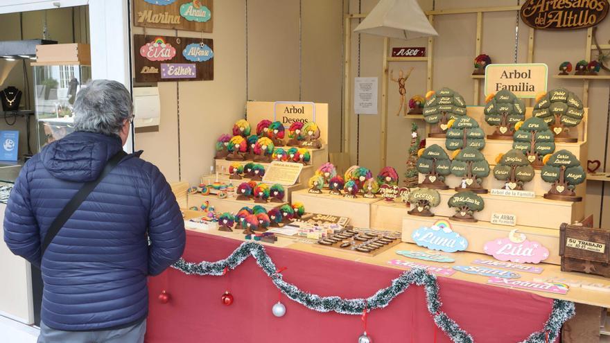 I Feira Artesá de Nadal en los jardines de Méndez Núñez