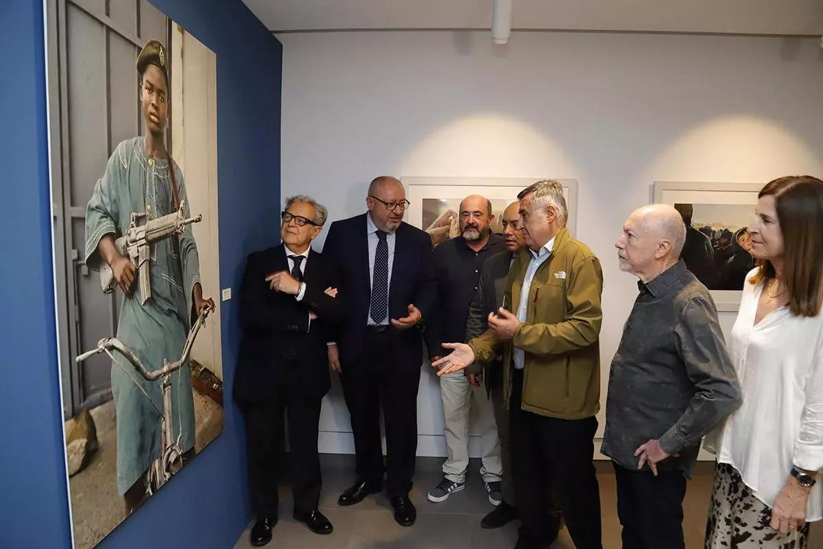 Inauguración de la exposición de Gervasio Sánchez, en la Fundación Botí, organizada por la cátedra Unesco de Resolución de Conflictos.