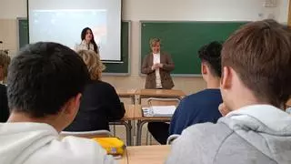 Educación inaugura los talleres con psicólogos en las aulas para prevenir el suicidio adolescente