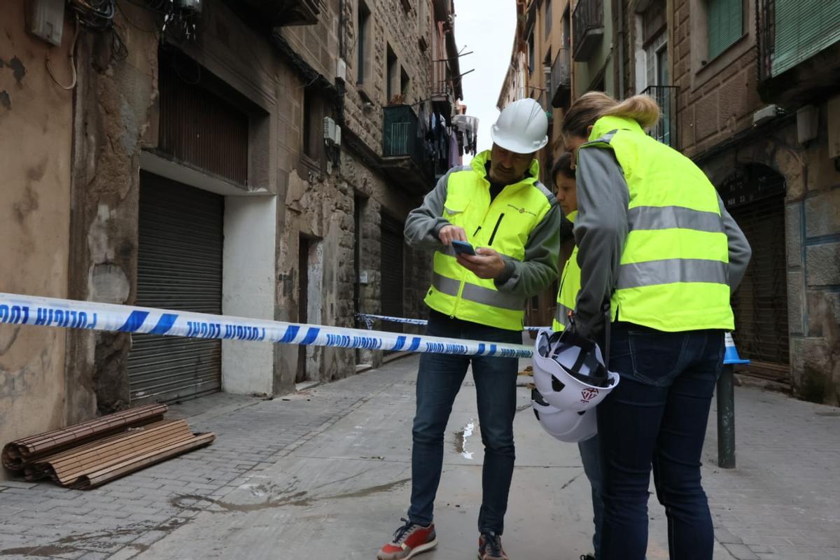 El dia després de l'incendi d'un habitatge del carrer Santa Llúcia de Manresa
