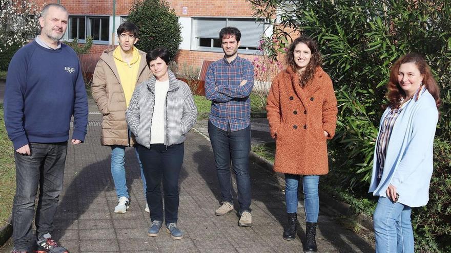 Parte del equipo docente del de FPB de Informática de oficina (estudios que realiza el alumno Fabián  De Paz) junto con la orientadora del centro y el director del IES Antón Losada Diéguez.