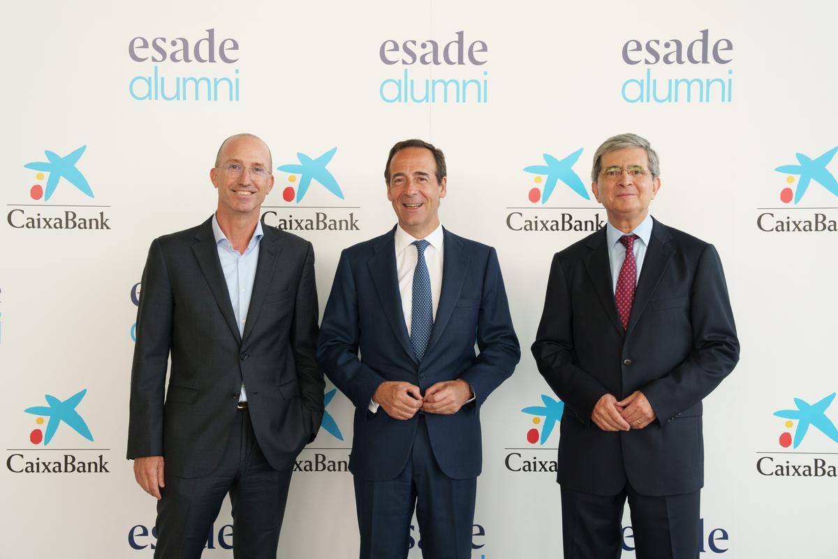 El conseller delegat de CaixaBank rep el premi ESADE