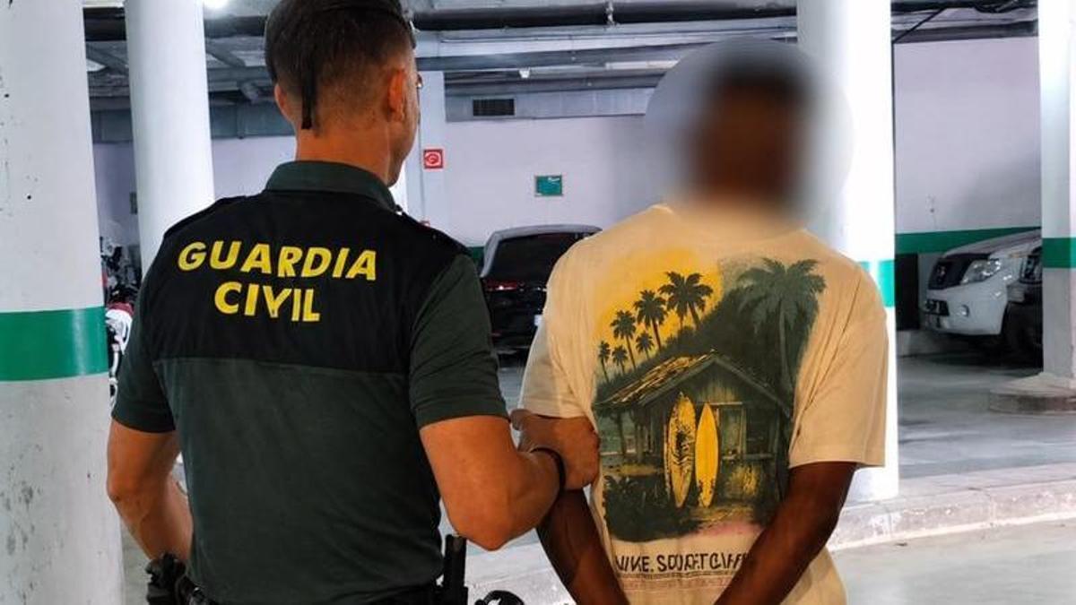 Detención del hombre británico por tenencia de óxido nitroso