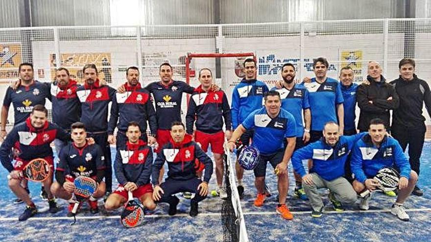 Los jugadores del Caja Rural posan antes del encuentro.