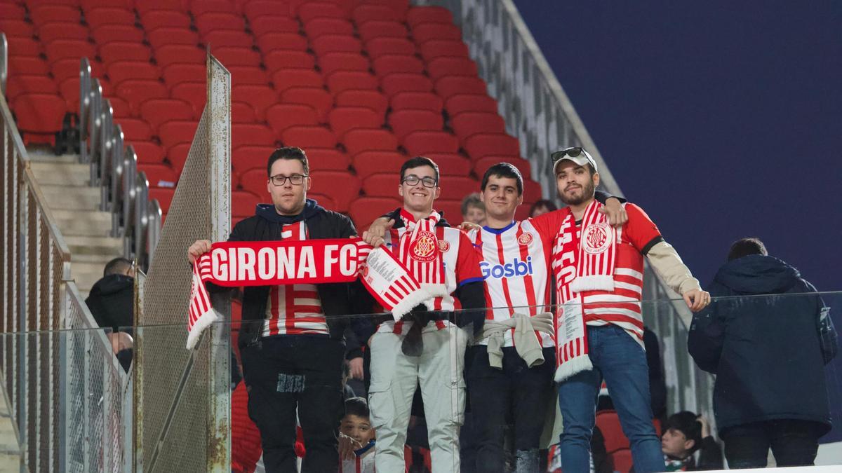 Uns aficionats del Girona a son Moix