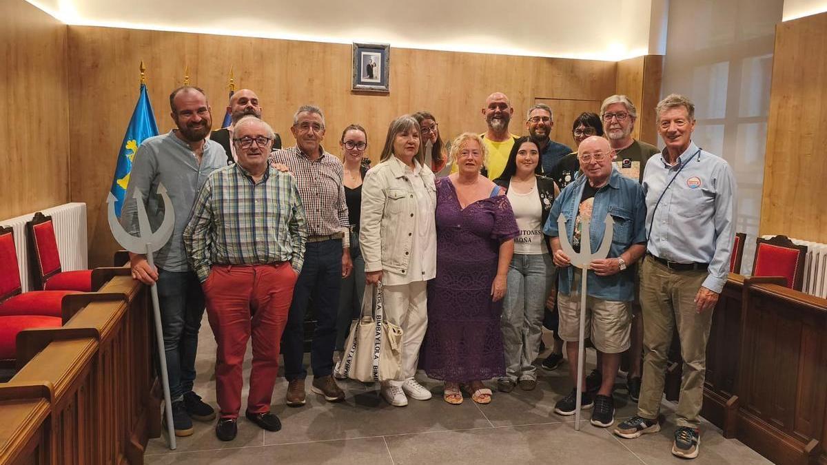Homenaje a Amador Robles Tascón, cuarto por la izquierda.