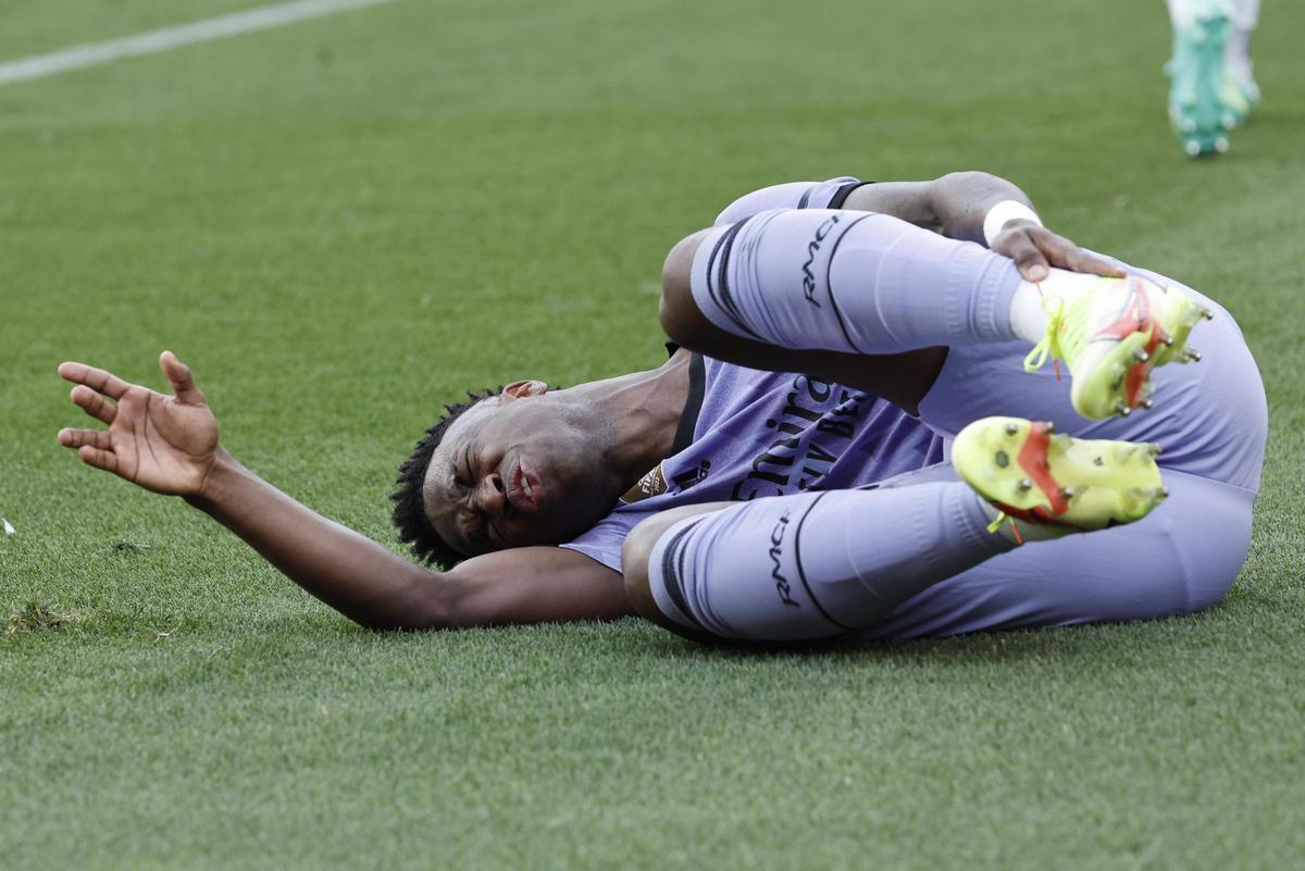 Los momentos de más tensión de Vinicius en Mestalla Los momentos de más tensión de Vinicius en Mestalla