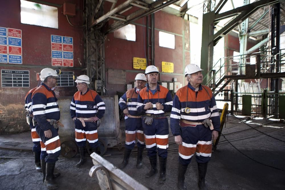 Visita al Pozu Sotón del Colegio de Ingenieros Superiores de Minas, Escuela de Ingeniería de Minas y olegia de Ingenieros Técnicos de Minas