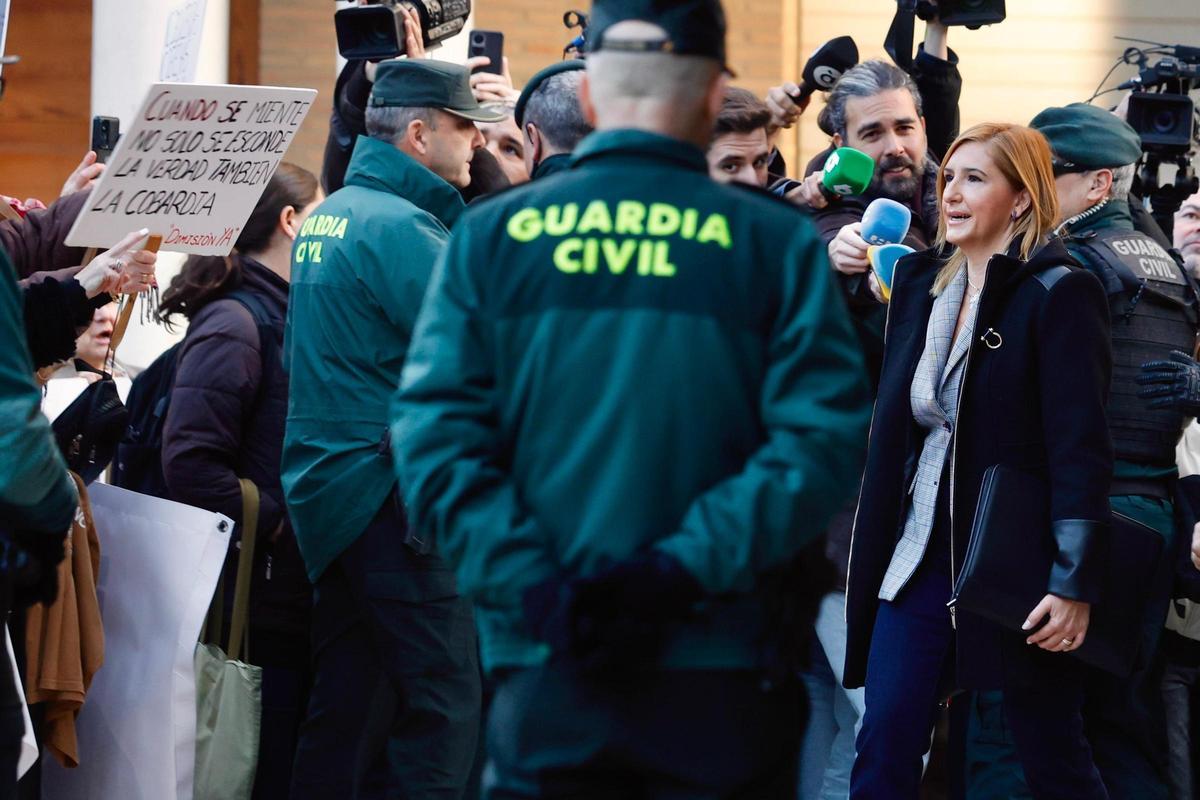 Salomé Pradas llega a los juzgados de Catarroja para el careo entre Jose Manuel Cuenca