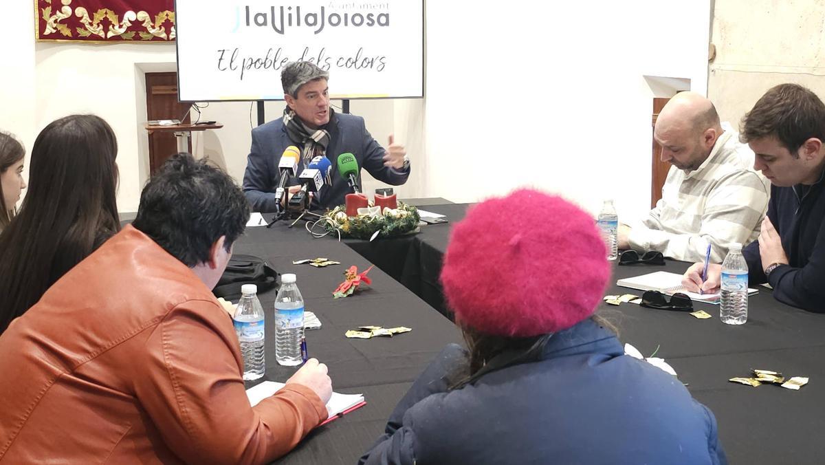 El alcalde de La Vila, Marcos Zaragoza, este lunes en el desayuno informativo que realiza por Navidad.