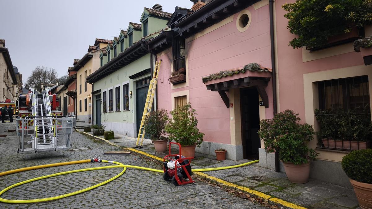 Muere una octogenaria en el incendio de una vivienda en el Real Sitio de San Ildefonso (Segovia).