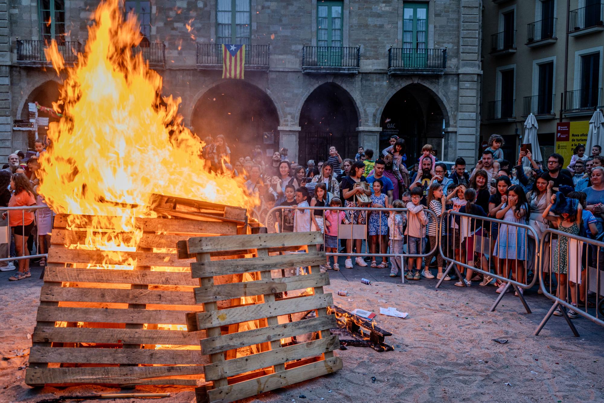 La revetlla i la flama del Canigó arriben a Manresa