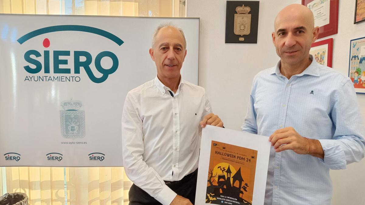 Por la izquierda, Jesús Abad y Virginio Ramírez, durante la presentación de las actividades de Halloween del Patronato Deportivo Municipal de Siero.
