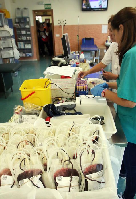 Los malagueños acuden a donar sangre tras el llamamiento del Centro Regional de Transfusión Sanguínea