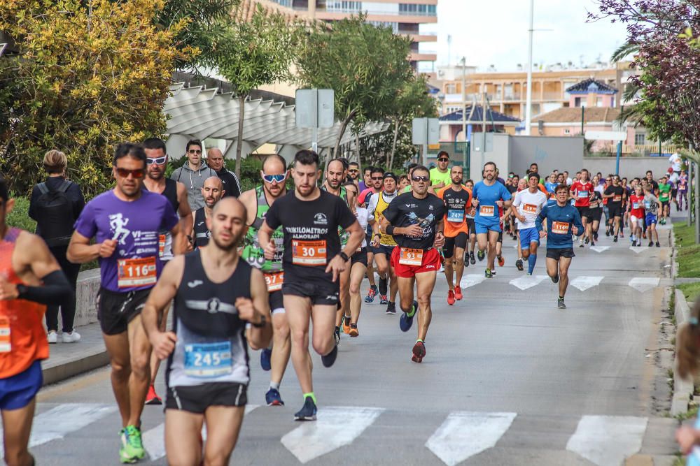 Más de 400 personas toman parte en la marcha solidaria de AFA Torrevieja y en las pruebas deportivas, en las que triunfan corredores locales