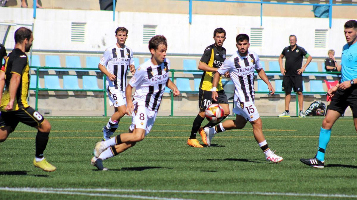 Lance del partido que enfrentó al Castellón B contra el Roda en el campo Javier Marquina.